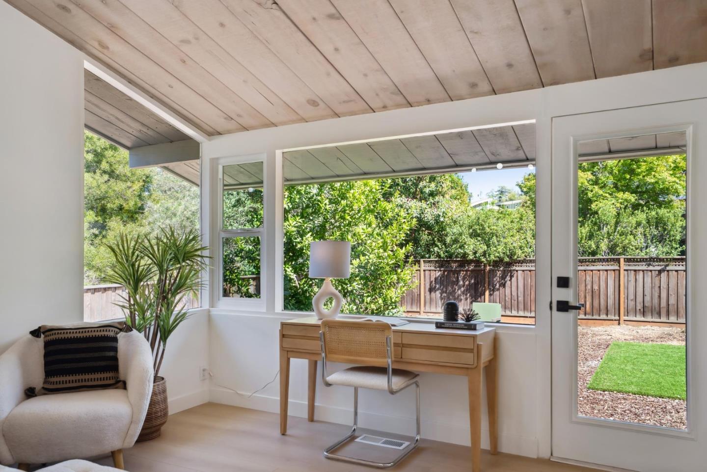Detail Gallery Image 21 of 43 For 2047 Sharon Rd, Menlo Park,  CA 94025 - 3 Beds | 2 Baths
