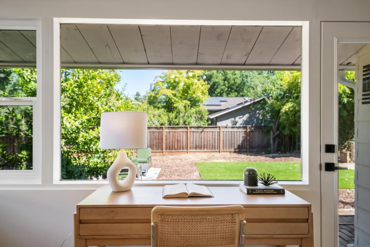 Detail Gallery Image 22 of 43 For 2047 Sharon Rd, Menlo Park,  CA 94025 - 3 Beds | 2 Baths