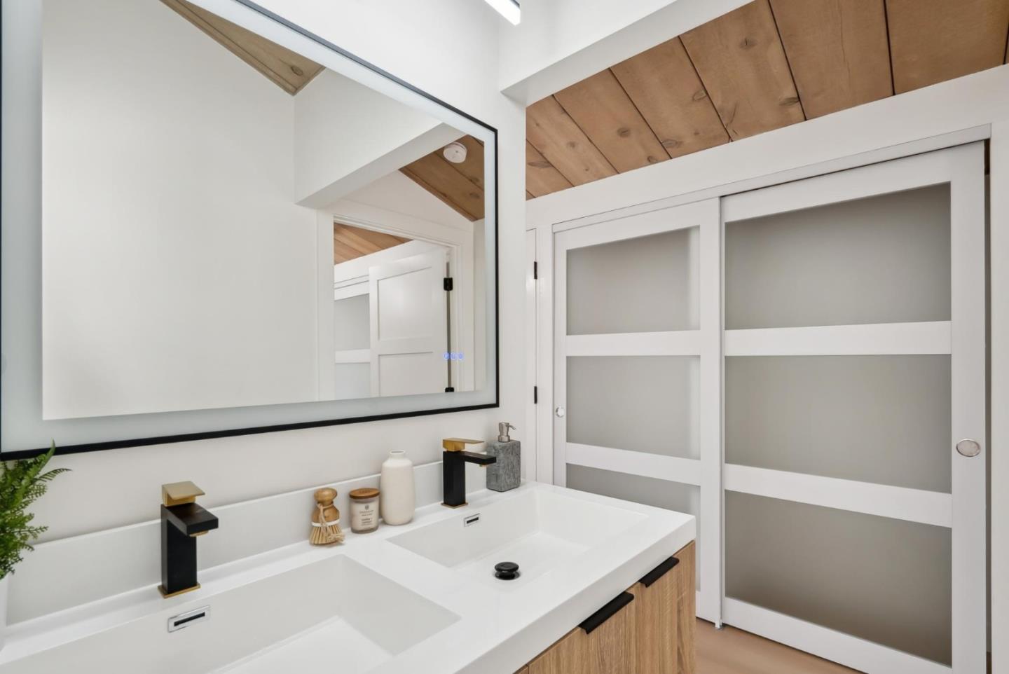 Detail Gallery Image 25 of 43 For 2047 Sharon Rd, Menlo Park,  CA 94025 - 3 Beds | 2 Baths