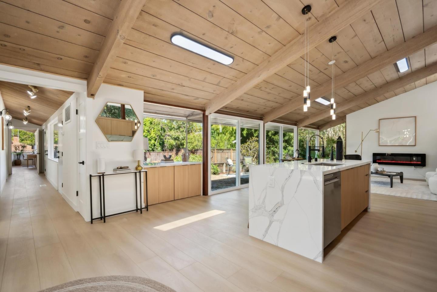 Detail Gallery Image 3 of 43 For 2047 Sharon Rd, Menlo Park,  CA 94025 - 3 Beds | 2 Baths