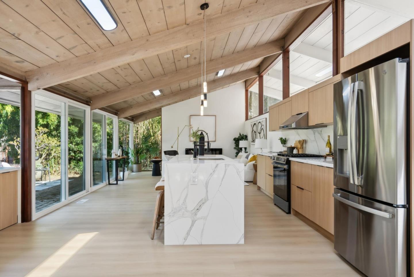 Detail Gallery Image 4 of 43 For 2047 Sharon Rd, Menlo Park,  CA 94025 - 3 Beds | 2 Baths
