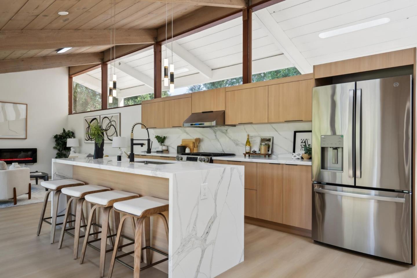 Detail Gallery Image 5 of 43 For 2047 Sharon Rd, Menlo Park,  CA 94025 - 3 Beds | 2 Baths