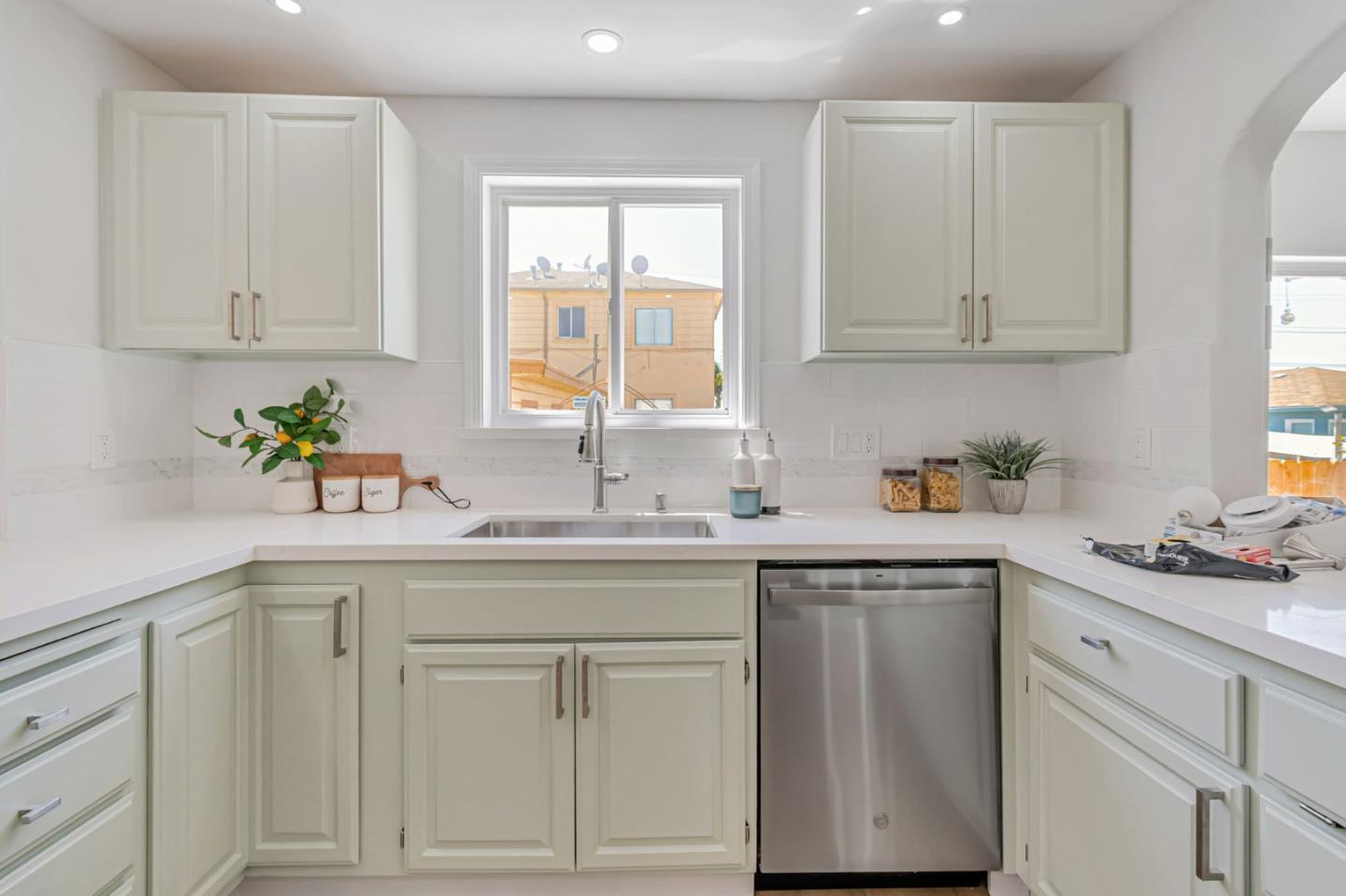 Detail Gallery Image 13 of 40 For 2744 Rheem Ave, Richmond,  CA 94804 - 4 Beds | 2 Baths