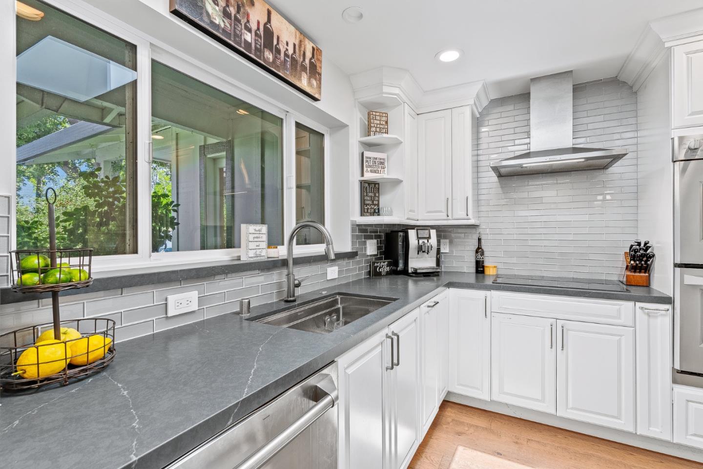 Detail Gallery Image 12 of 54 For 5472 Laura Dr, San Jose,  CA 95124 - 5 Beds | 4 Baths