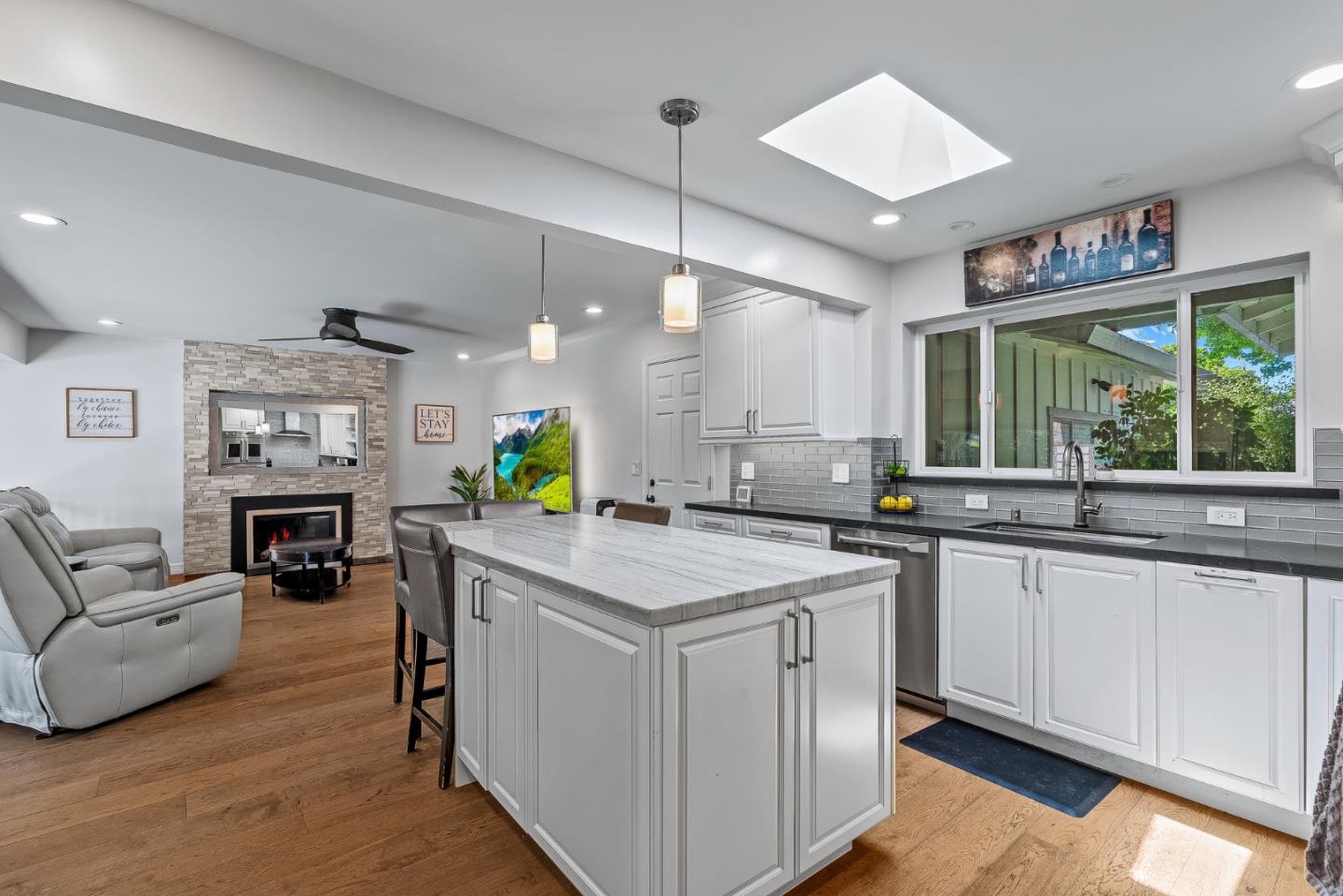 Detail Gallery Image 16 of 54 For 5472 Laura Dr, San Jose,  CA 95124 - 5 Beds | 4 Baths