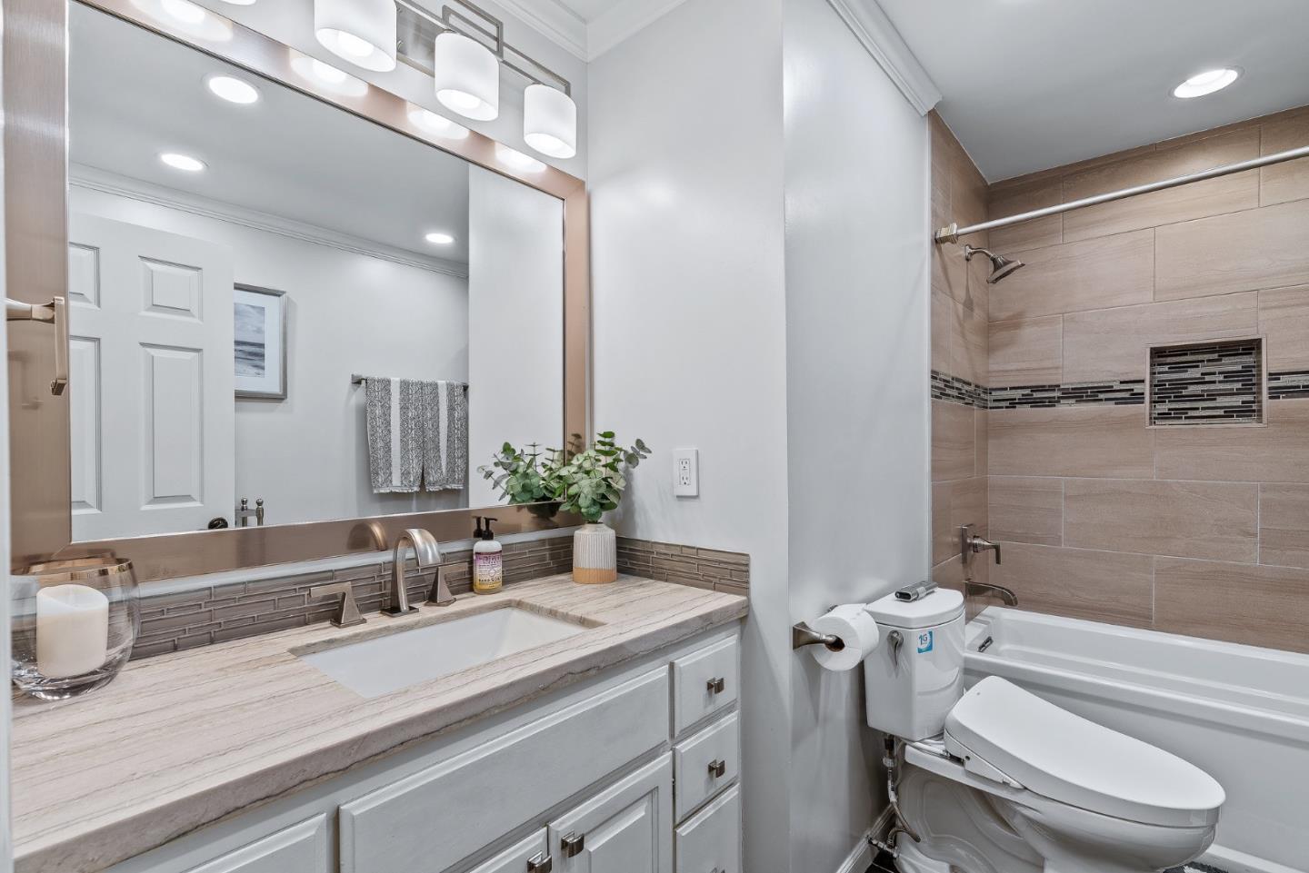 Detail Gallery Image 19 of 54 For 5472 Laura Dr, San Jose,  CA 95124 - 5 Beds | 4 Baths
