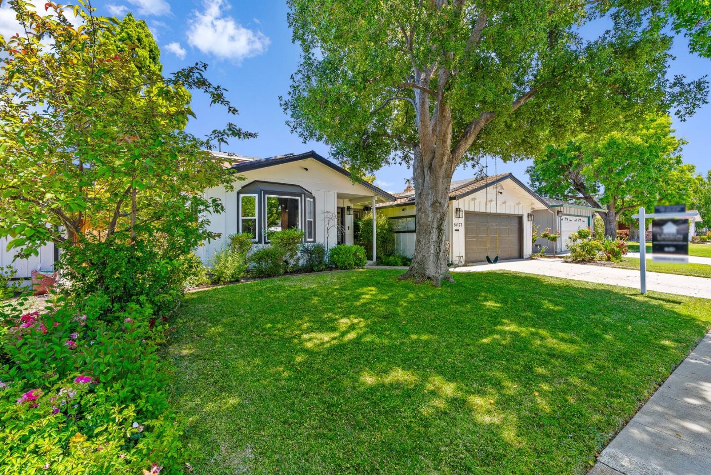 Detail Gallery Image 2 of 54 For 5472 Laura Dr, San Jose,  CA 95124 - 5 Beds | 4 Baths