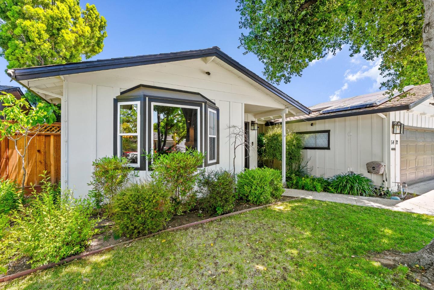 Detail Gallery Image 3 of 54 For 5472 Laura Dr, San Jose,  CA 95124 - 5 Beds | 4 Baths