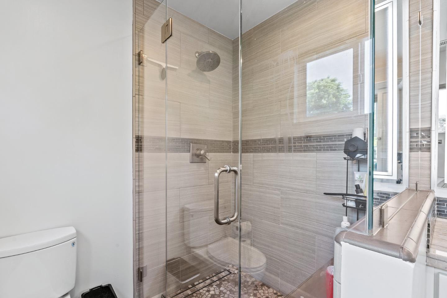 Detail Gallery Image 38 of 54 For 5472 Laura Dr, San Jose,  CA 95124 - 5 Beds | 4 Baths