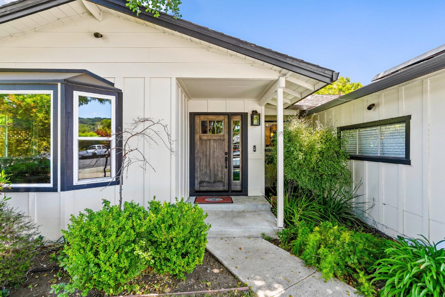 Detail Gallery Image 4 of 54 For 5472 Laura Dr, San Jose,  CA 95124 - 5 Beds | 4 Baths
