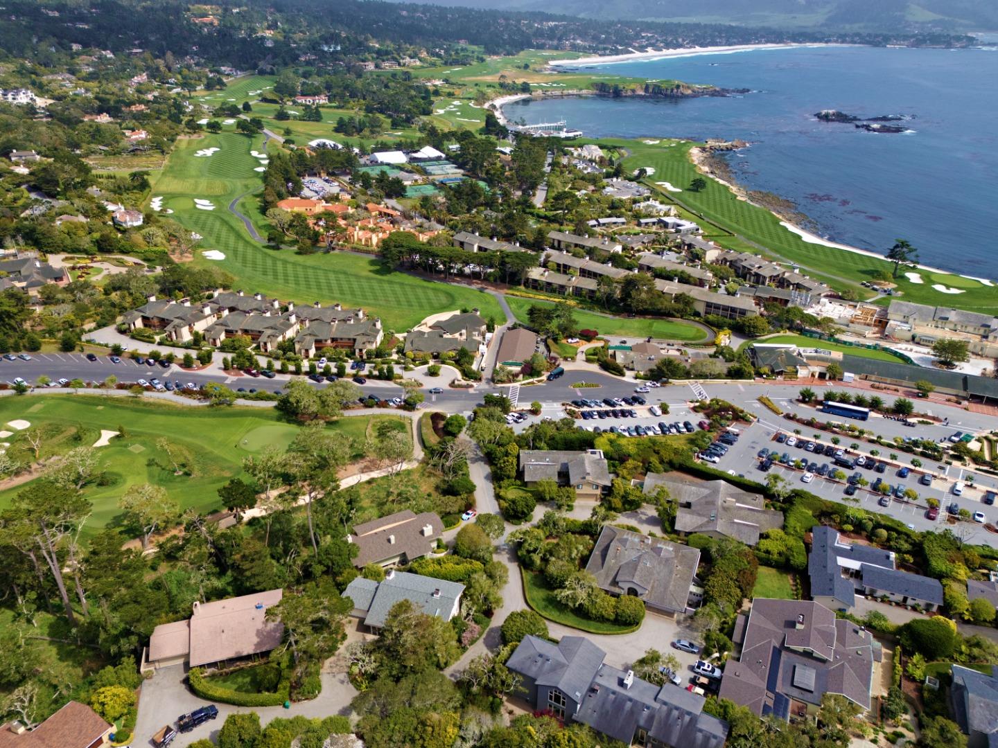 Detail Gallery Image 29 of 35 For 3307 17 Mile Dr #4,  Pebble Beach,  CA 93953 - 3 Beds | 3/1 Baths