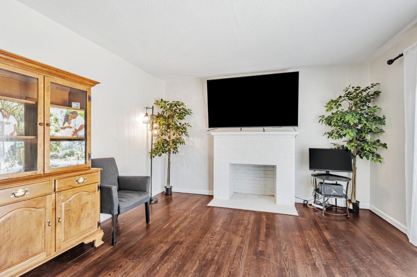 Detail Gallery Image 11 of 36 For 2105 Geneva Dr, Modesto,  CA 95350 - 3 Beds | 2 Baths