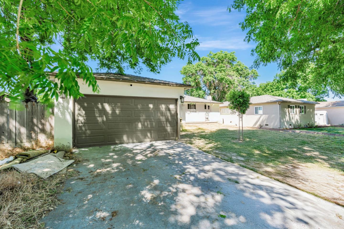 Detail Gallery Image 2 of 36 For 2105 Geneva Dr, Modesto,  CA 95350 - 3 Beds | 2 Baths