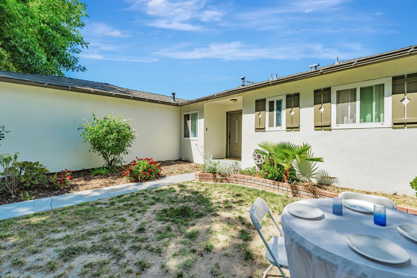 Detail Gallery Image 4 of 36 For 2105 Geneva Dr, Modesto,  CA 95350 - 3 Beds | 2 Baths