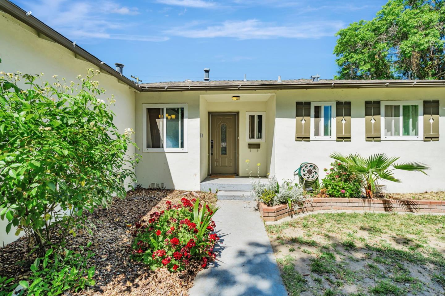 Detail Gallery Image 5 of 36 For 2105 Geneva Dr, Modesto,  CA 95350 - 3 Beds | 2 Baths