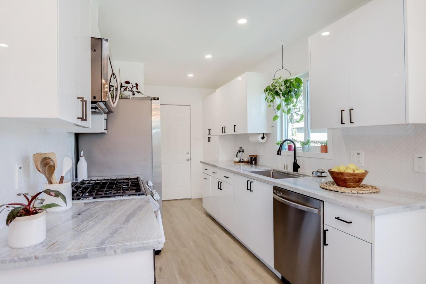 Detail Gallery Image 19 of 55 For 681 Arnold Dr, Gilroy,  CA 95020 - 3 Beds | 1/1 Baths
