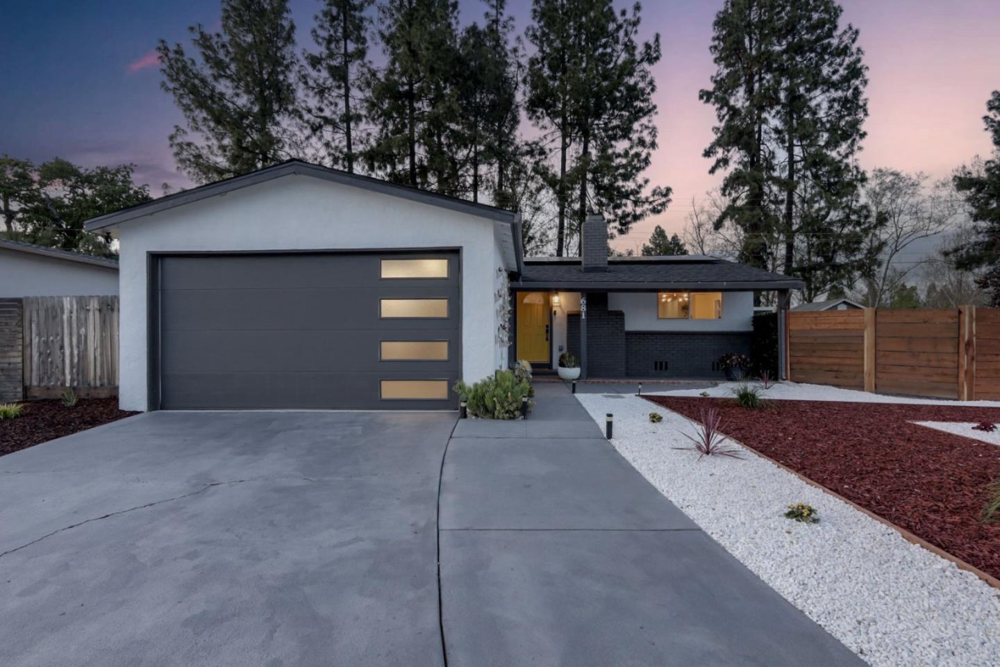 Detail Gallery Image 3 of 55 For 681 Arnold Dr, Gilroy,  CA 95020 - 3 Beds | 1/1 Baths