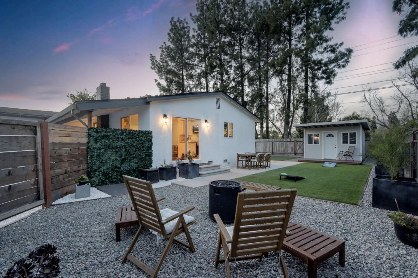 Detail Gallery Image 4 of 55 For 681 Arnold Dr, Gilroy,  CA 95020 - 3 Beds | 1/1 Baths