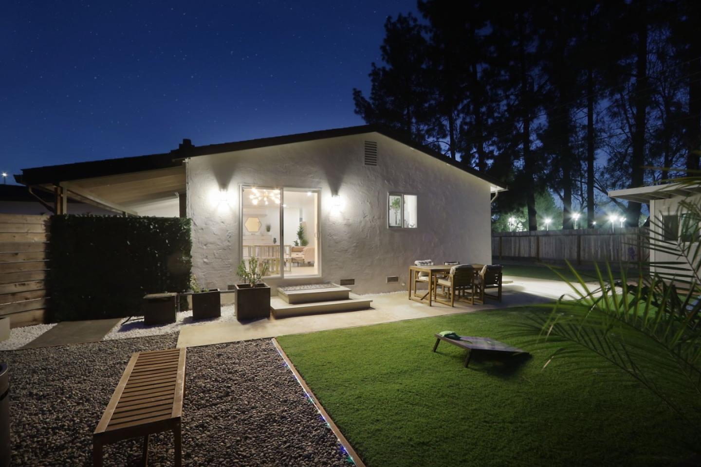 Detail Gallery Image 5 of 55 For 681 Arnold Dr, Gilroy,  CA 95020 - 3 Beds | 1/1 Baths