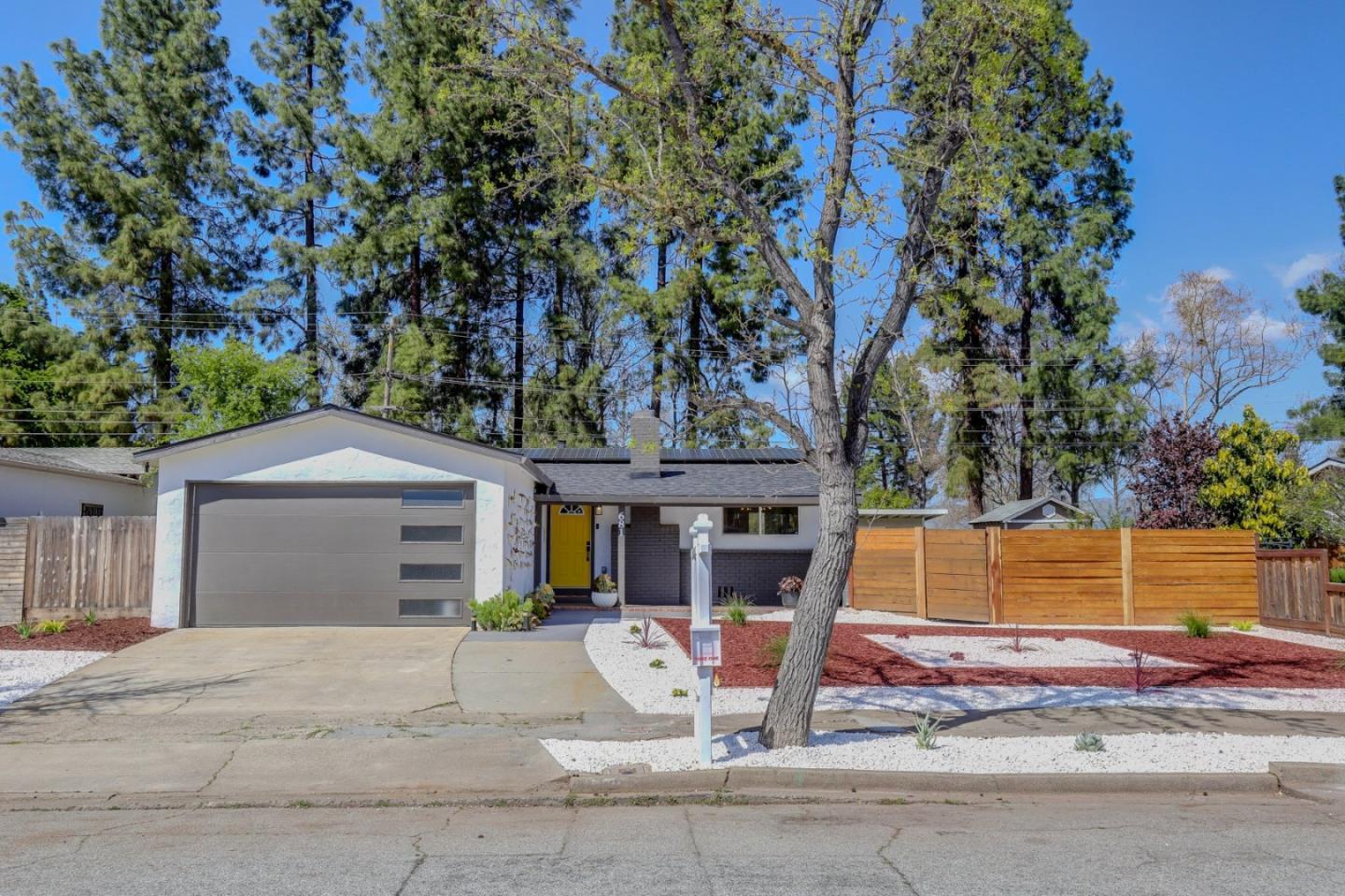 Detail Gallery Image 8 of 55 For 681 Arnold Dr, Gilroy,  CA 95020 - 3 Beds | 1/1 Baths