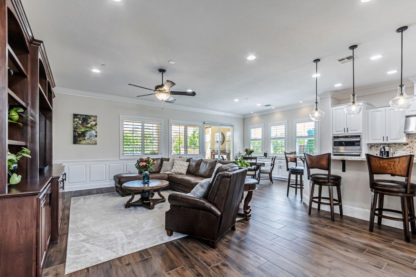 Detail Gallery Image 13 of 171 For 1861 Carob Ct, Gilroy,  CA 95020 - 4 Beds | 3 Baths