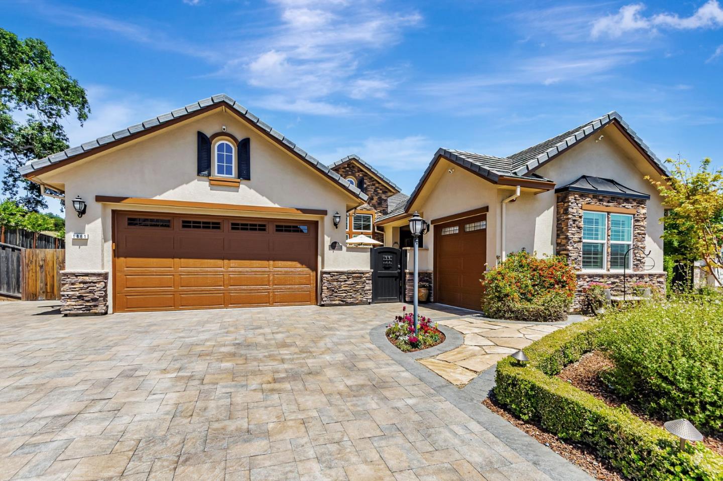 Detail Gallery Image 7 of 171 For 1861 Carob Ct, Gilroy,  CA 95020 - 4 Beds | 3 Baths
