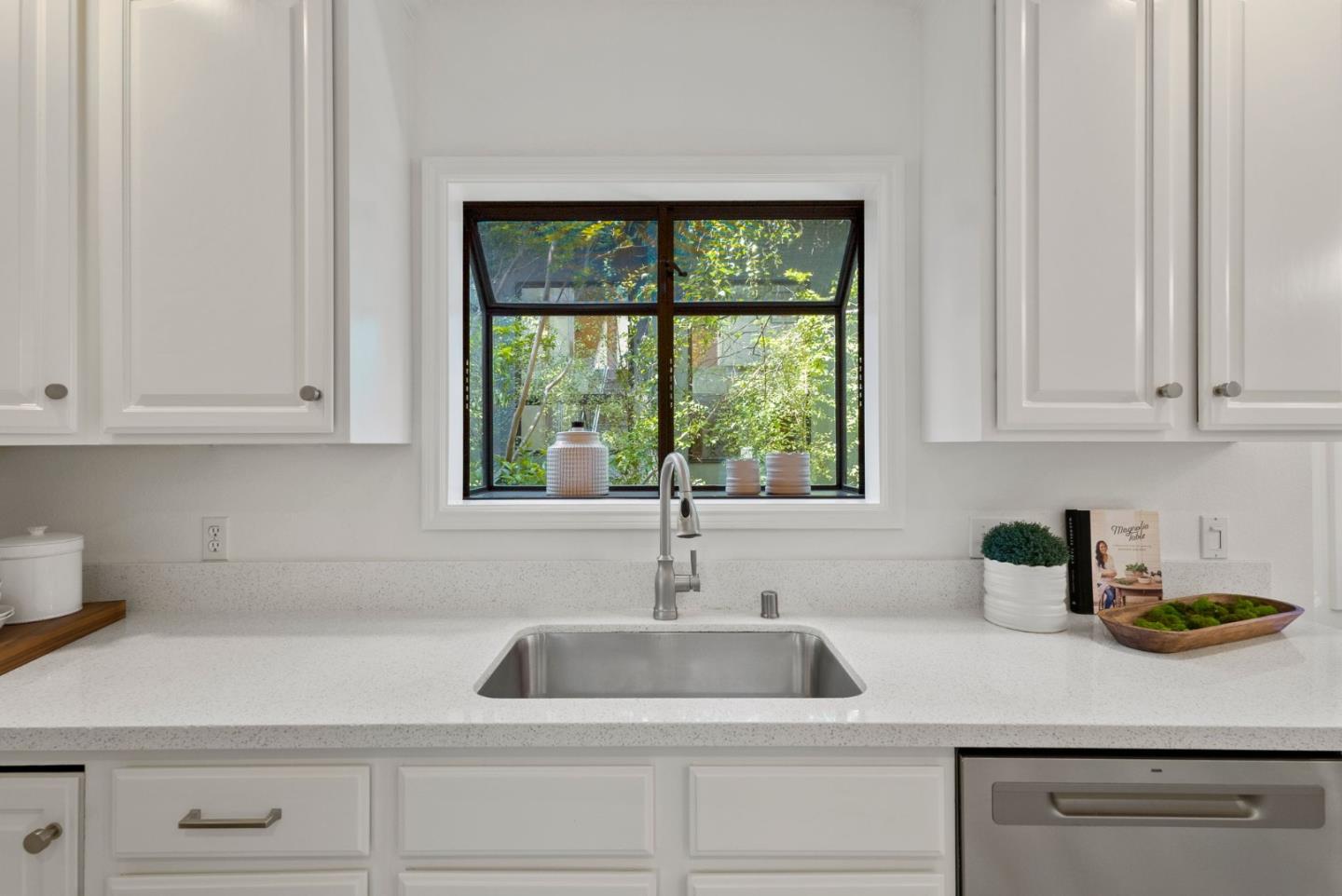 Detail Gallery Image 14 of 49 For 1227 Oak St, San Mateo,  CA 94402 - 4 Beds | 3 Baths