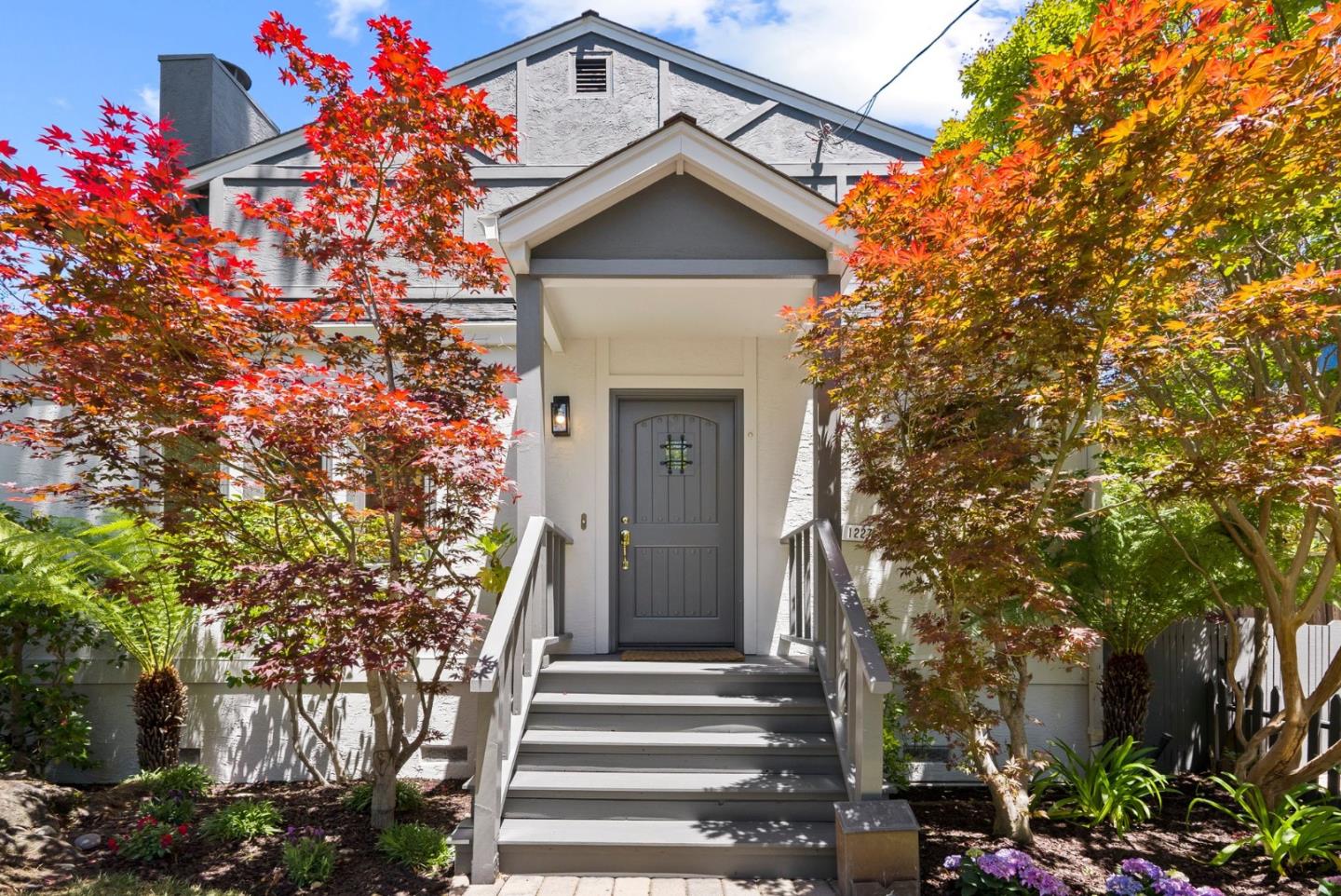 Detail Gallery Image 2 of 49 For 1227 Oak St, San Mateo,  CA 94402 - 4 Beds | 3 Baths
