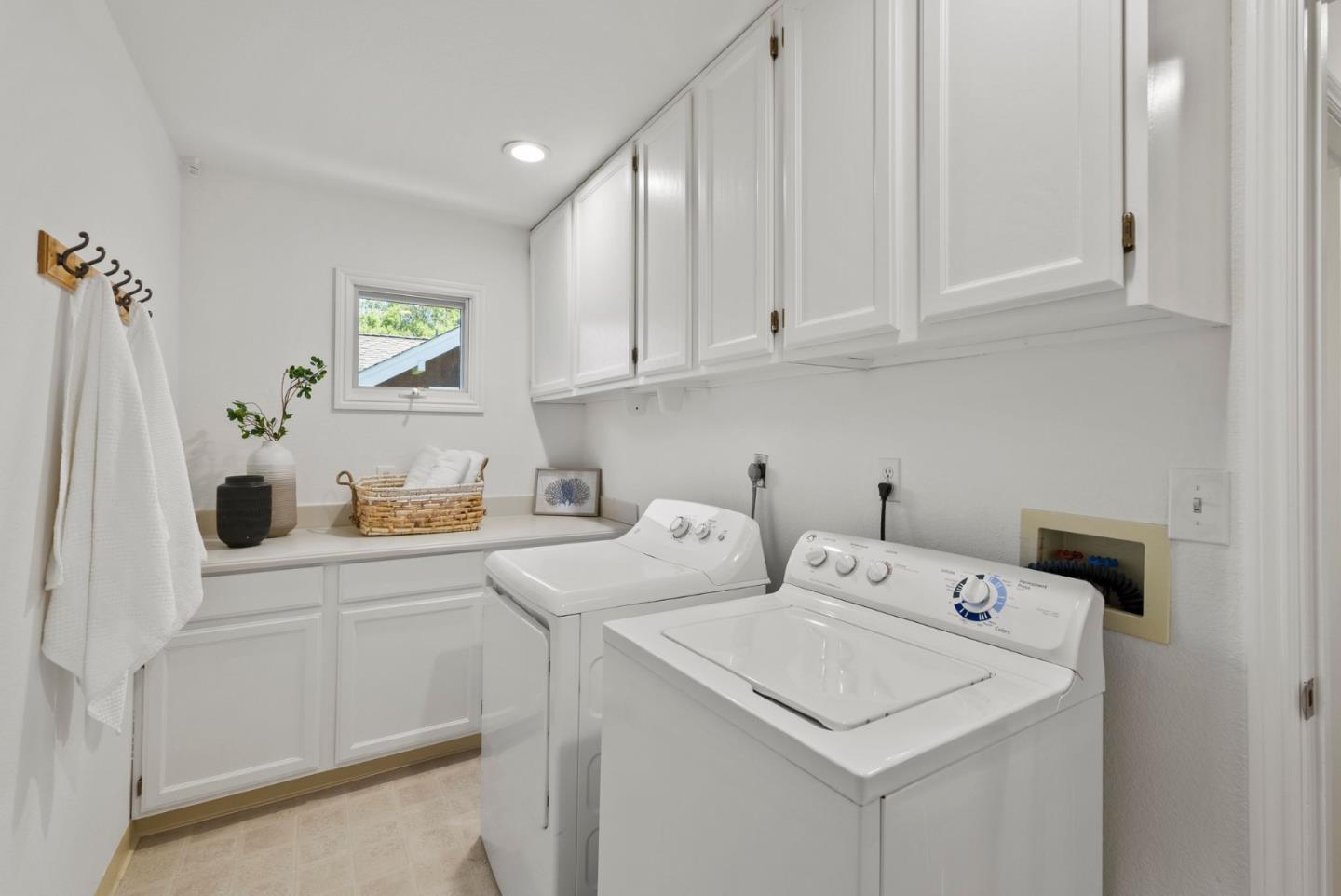 Detail Gallery Image 36 of 49 For 1227 Oak St, San Mateo,  CA 94402 - 4 Beds | 3 Baths