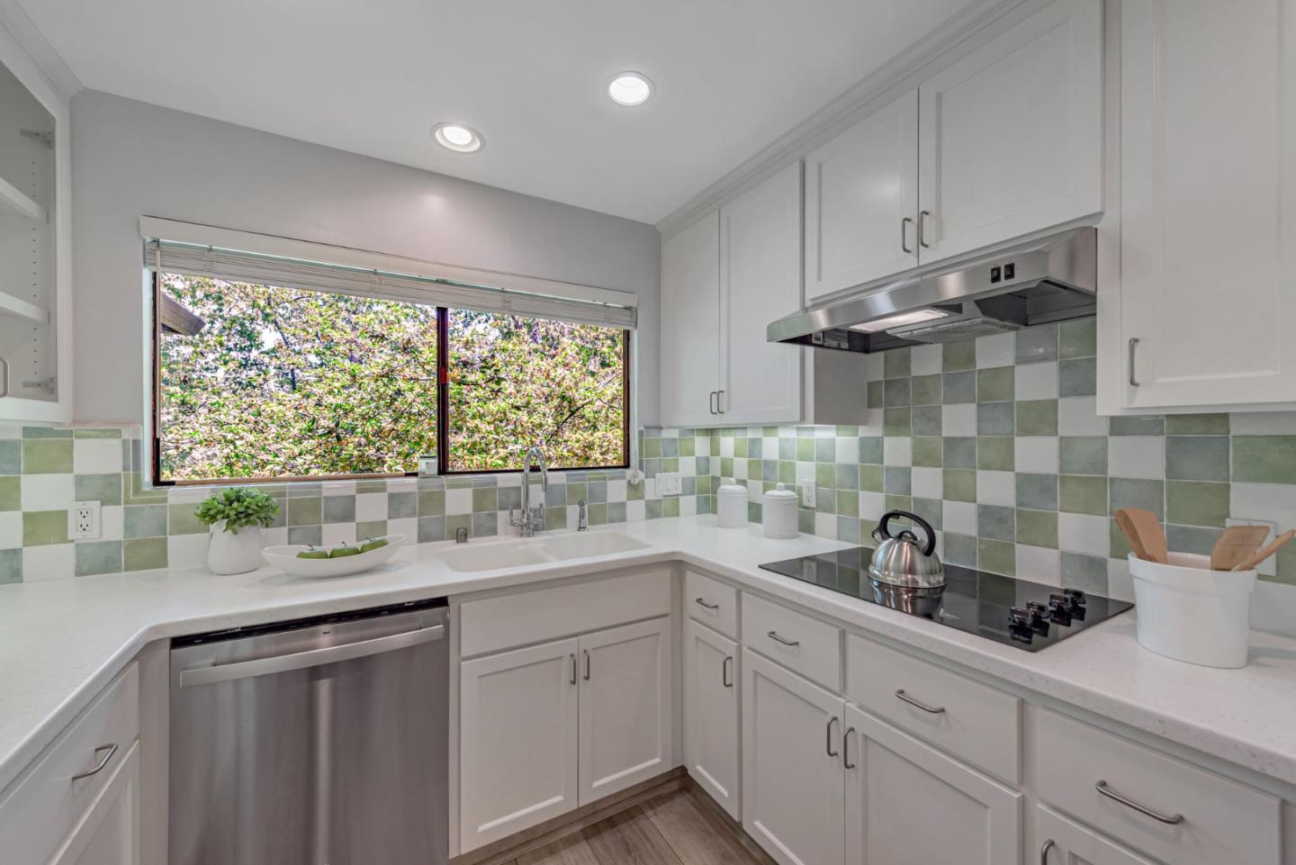 Detail Gallery Image 12 of 47 For 14660 Big Basin Way #C,  Saratoga,  CA 95070 - 3 Beds | 2 Baths