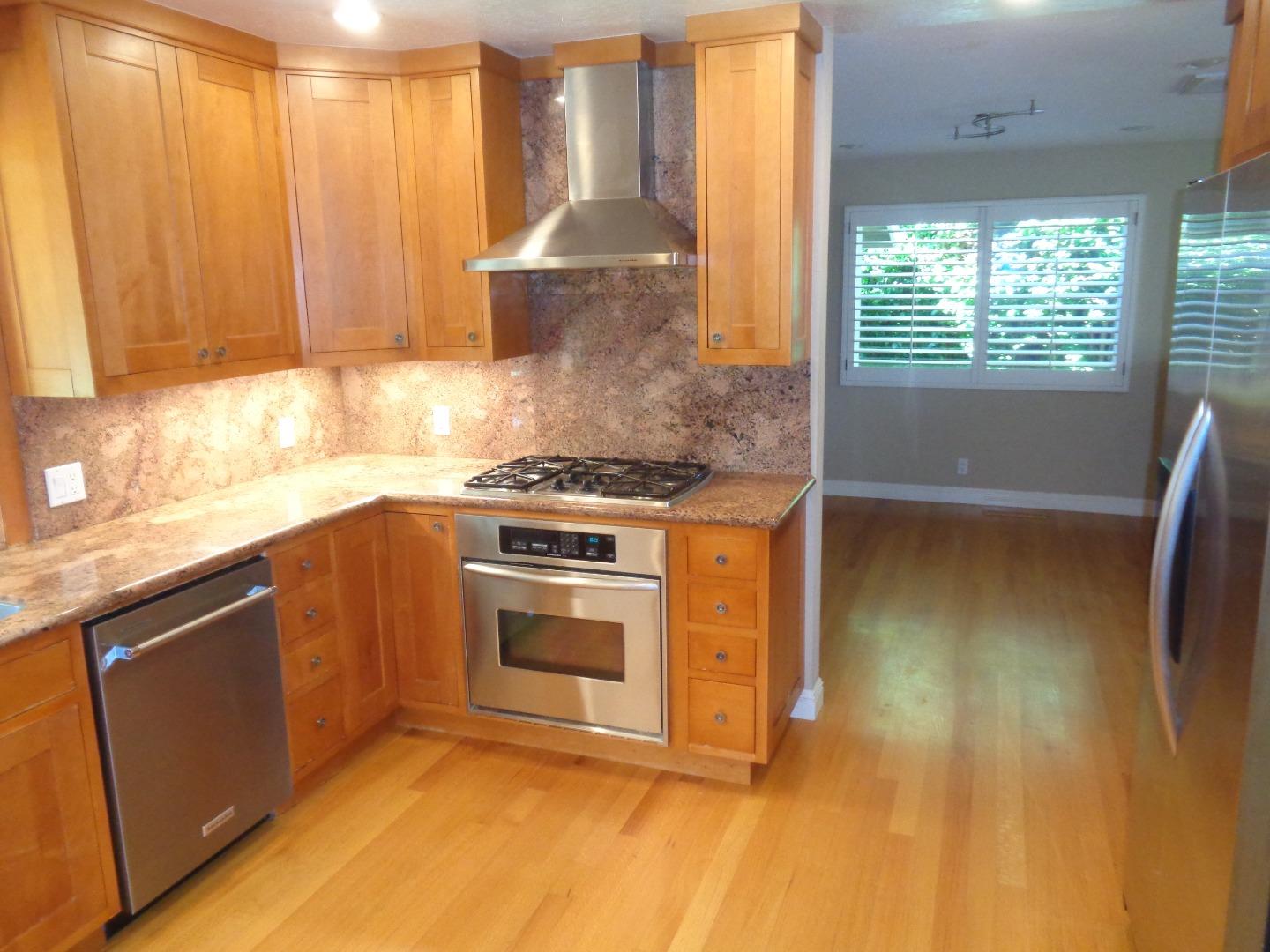 Detail Gallery Image 5 of 9 For 2309 Walden Sq, San Jose,  CA 95124 - 4 Beds | 2/1 Baths
