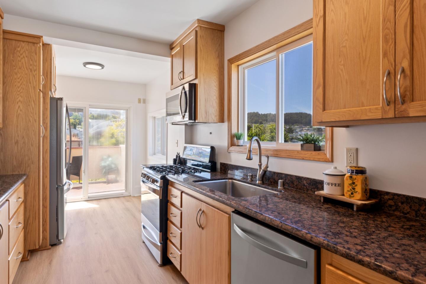 Detail Gallery Image 11 of 49 For 441 Hazel Ave, San Bruno,  CA 94066 - 2 Beds | 2 Baths