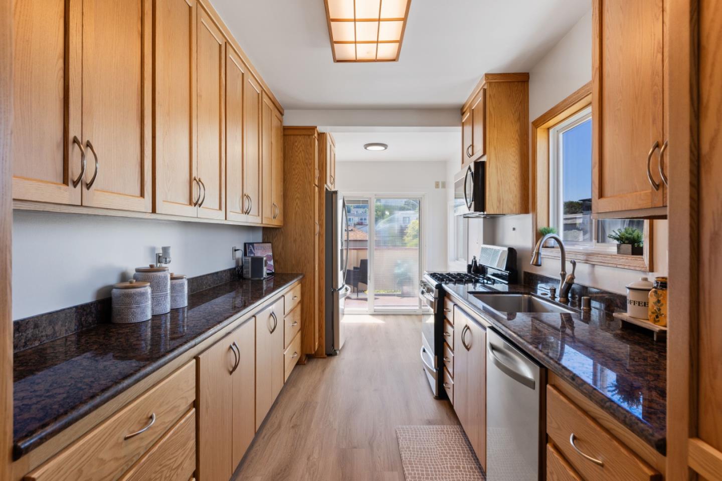 Detail Gallery Image 12 of 49 For 441 Hazel Ave, San Bruno,  CA 94066 - 2 Beds | 2 Baths
