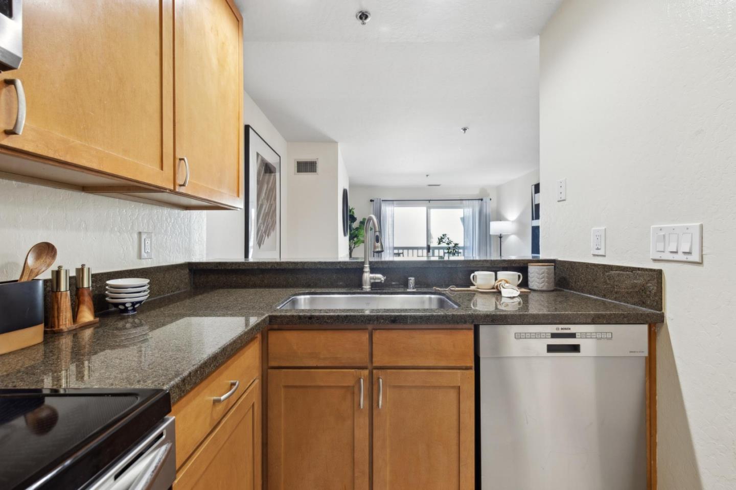 Detail Gallery Image 9 of 28 For 300 Murchison Dr #123,  Millbrae,  CA 94030 - 1 Beds | 1 Baths