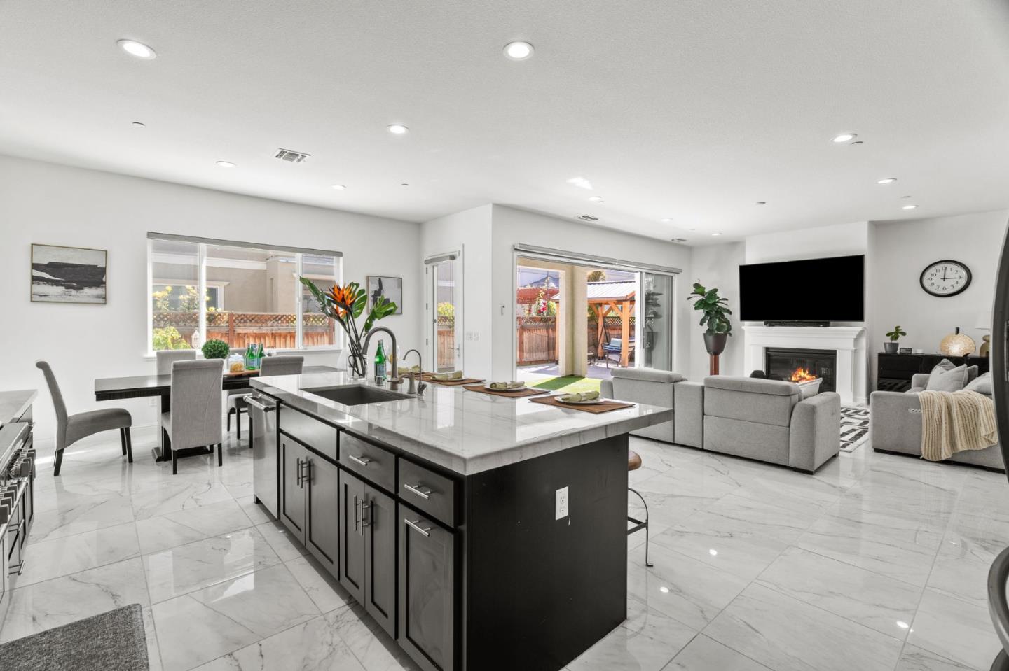 Detail Gallery Image 18 of 61 For 39441 Humpback Whale Rd, Newark,  CA 94560 - 5 Beds | 4/1 Baths