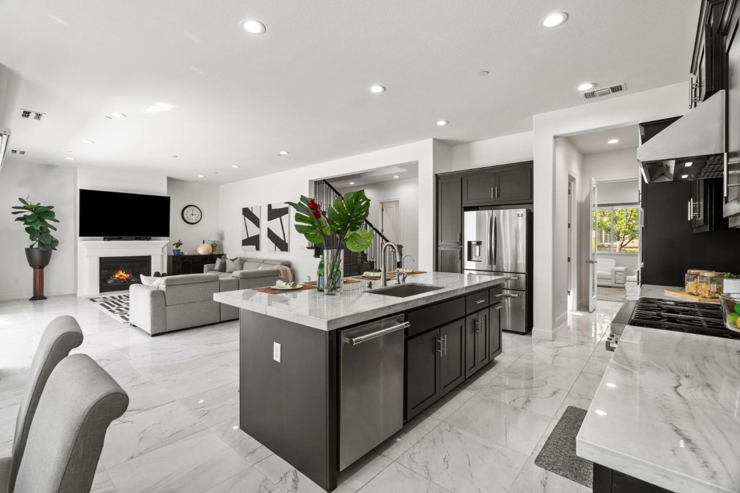 Detail Gallery Image 19 of 61 For 39441 Humpback Whale Rd, Newark,  CA 94560 - 5 Beds | 4/1 Baths