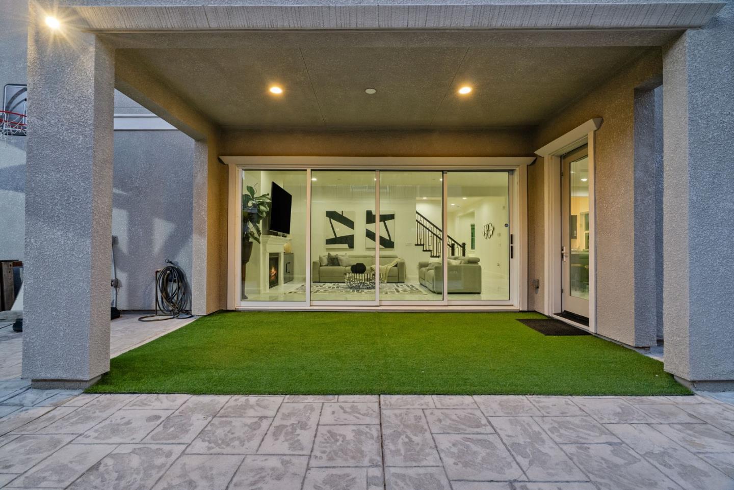 Detail Gallery Image 4 of 61 For 39441 Humpback Whale Rd, Newark,  CA 94560 - 5 Beds | 4/1 Baths