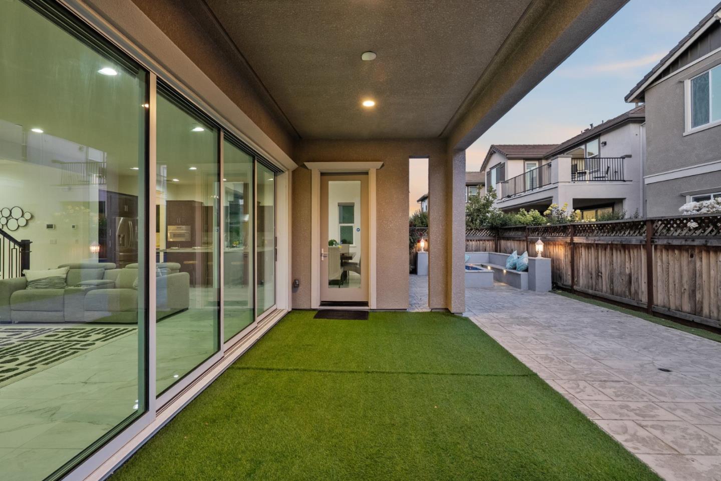 Detail Gallery Image 8 of 61 For 39441 Humpback Whale Rd, Newark,  CA 94560 - 5 Beds | 4/1 Baths