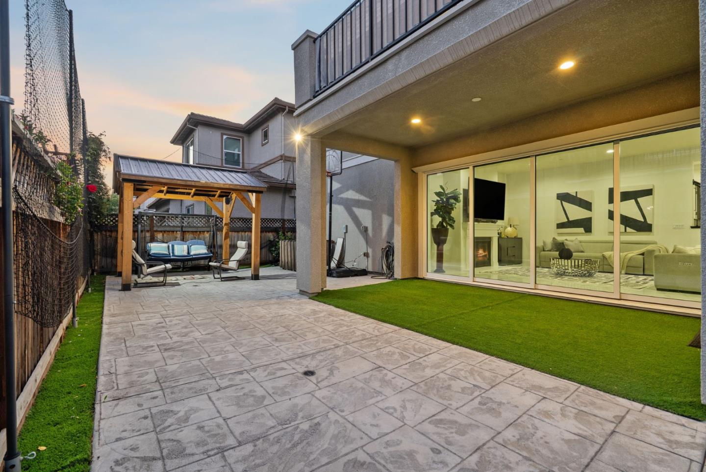 Detail Gallery Image 9 of 61 For 39441 Humpback Whale Rd, Newark,  CA 94560 - 5 Beds | 4/1 Baths