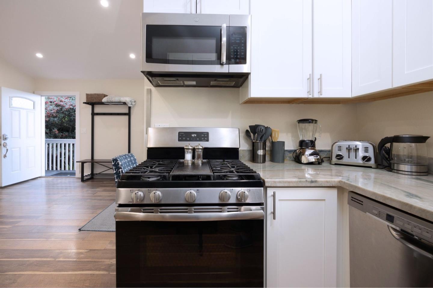 Detail Gallery Image 19 of 39 For 472 Lewis Ln, Pacifica,  CA 94044 - – Beds | – Baths