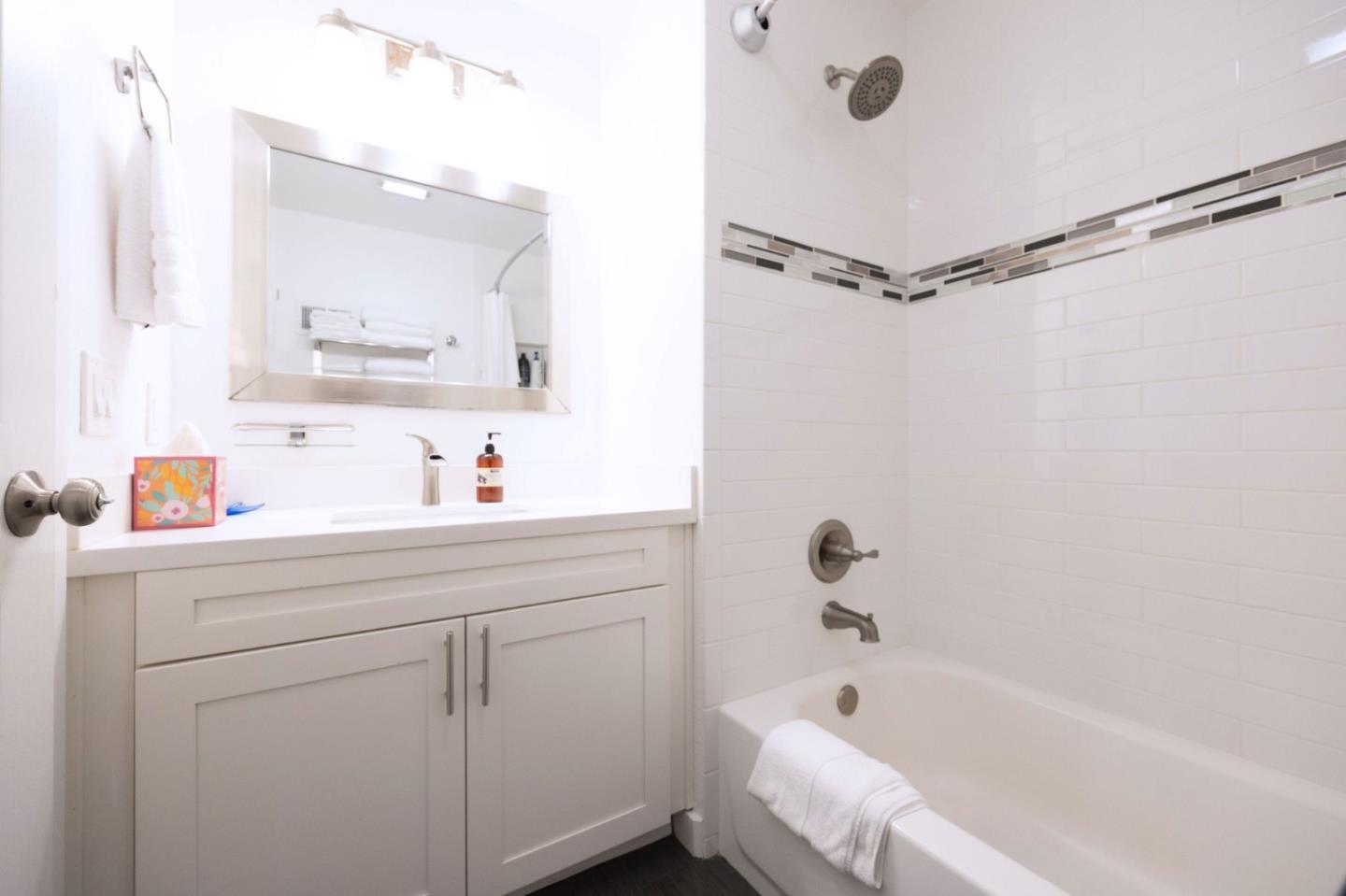 Detail Gallery Image 22 of 39 For 472 Lewis Ln, Pacifica,  CA 94044 - 6 Beds | 3 Baths
