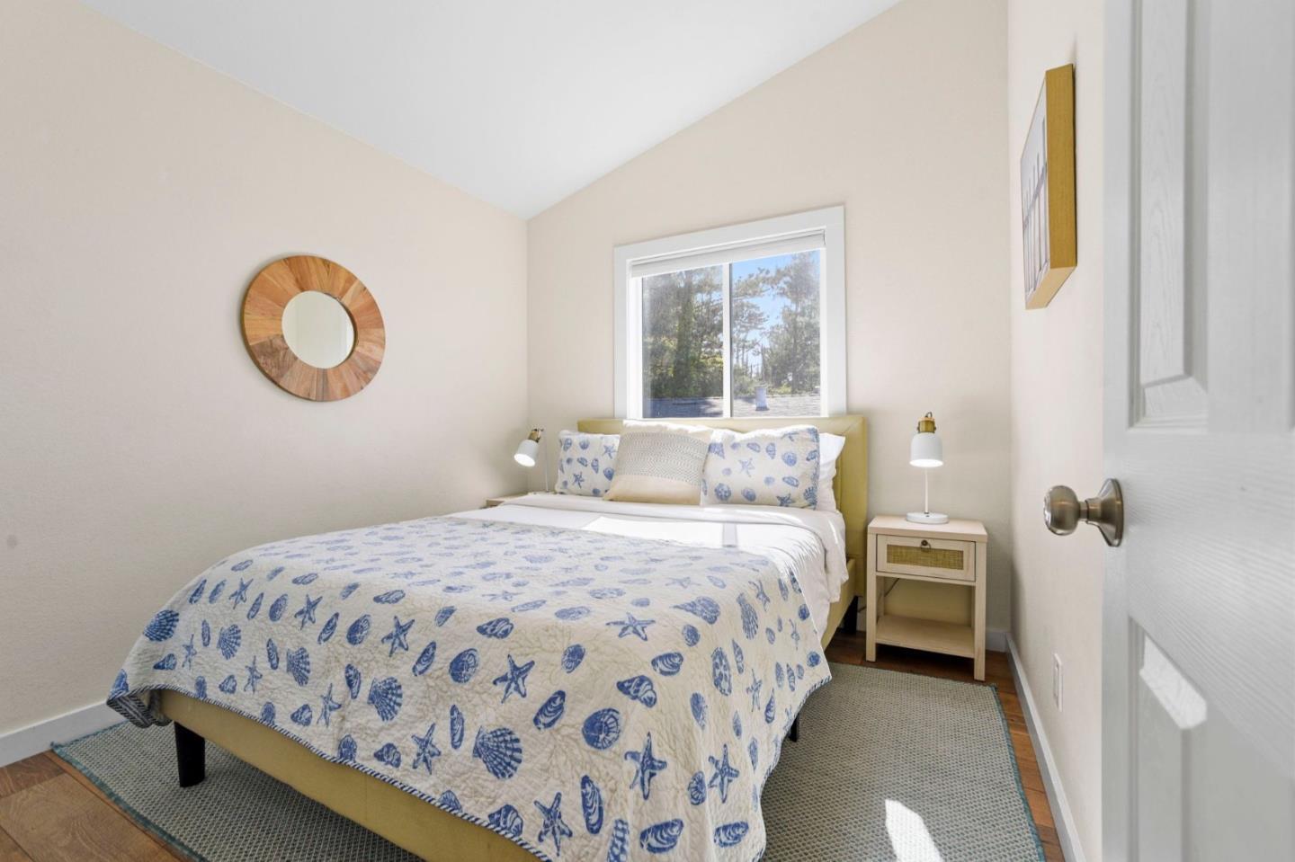 Detail Gallery Image 31 of 39 For 472 Lewis Ln, Pacifica,  CA 94044 - 6 Beds | 3 Baths