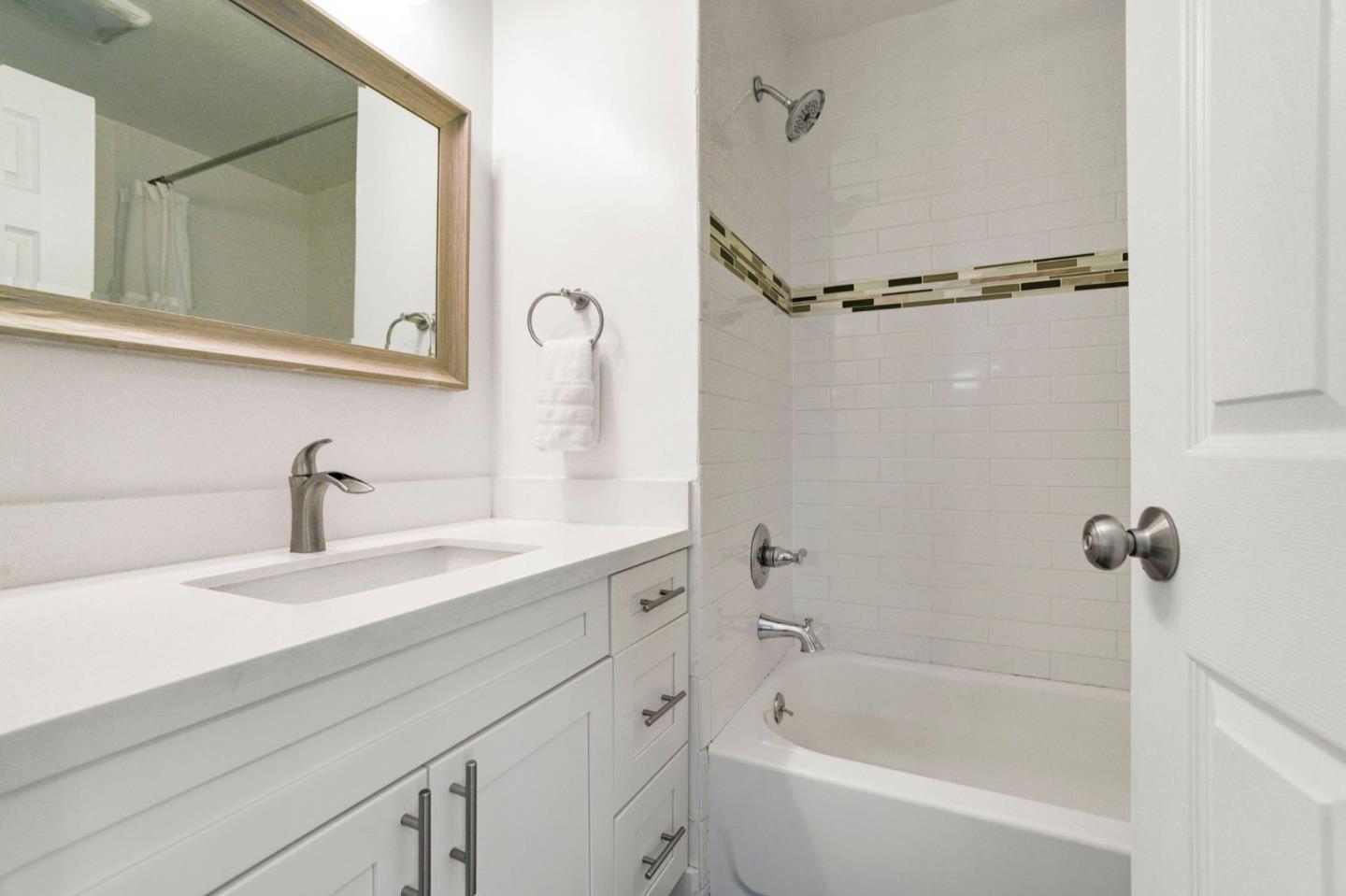 Detail Gallery Image 32 of 39 For 472 Lewis Ln, Pacifica,  CA 94044 - 6 Beds | 3 Baths