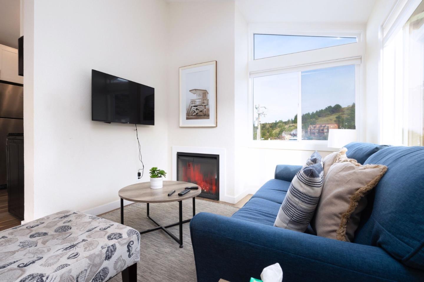 Detail Gallery Image 5 of 39 For 472 Lewis Ln, Pacifica,  CA 94044 - 6 Beds | 3 Baths