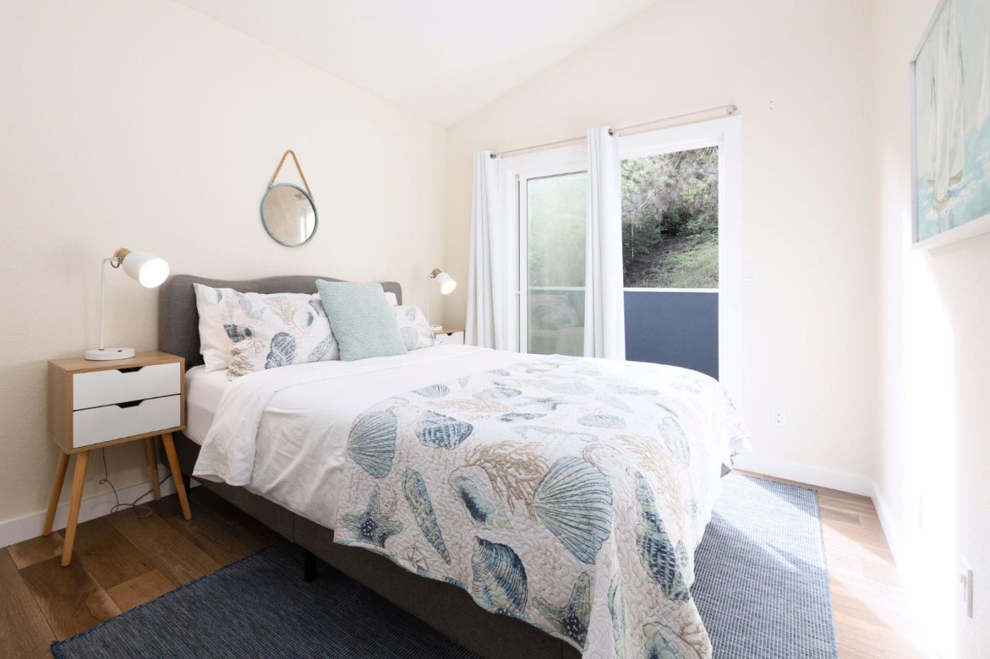 Detail Gallery Image 9 of 39 For 472 Lewis Ln, Pacifica,  CA 94044 - 6 Beds | 3 Baths
