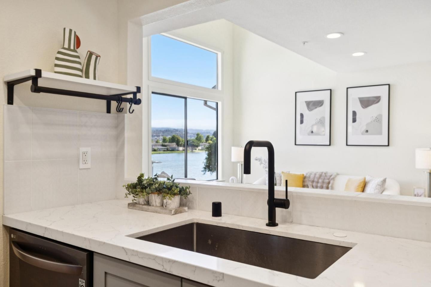 Detail Gallery Image 13 of 58 For 2309 Vista Del Mar, San Mateo,  CA 94404 - 2 Beds | 2 Baths