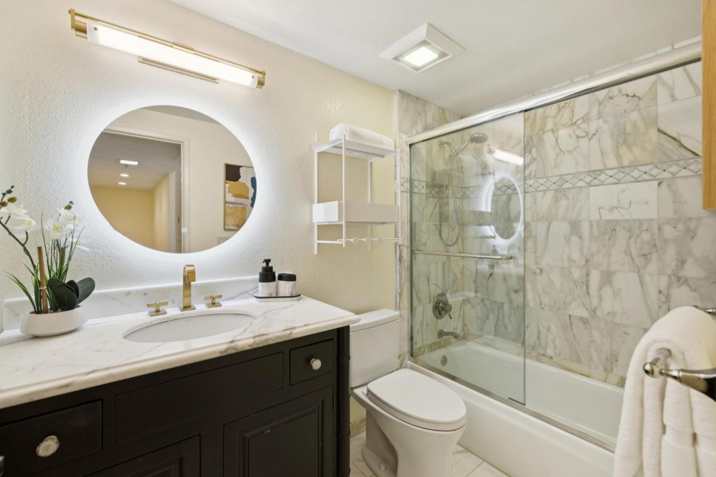 Detail Gallery Image 17 of 58 For 2309 Vista Del Mar, San Mateo,  CA 94404 - 2 Beds | 2 Baths