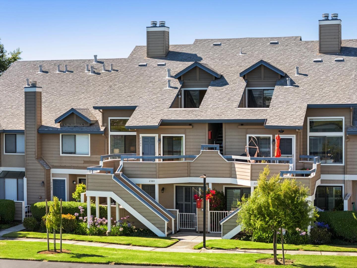 Detail Gallery Image 2 of 58 For 2309 Vista Del Mar, San Mateo,  CA 94404 - 2 Beds | 2 Baths