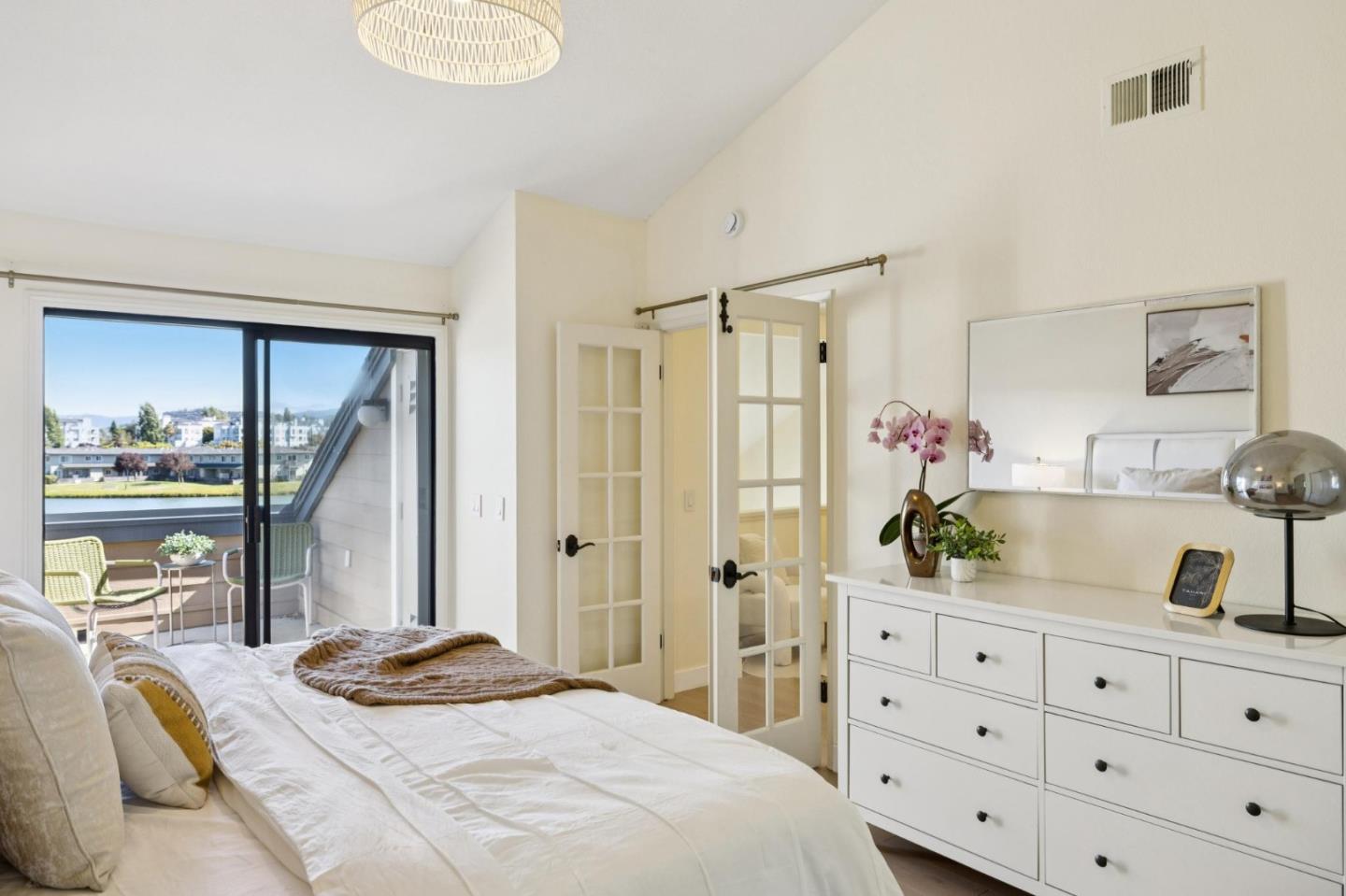 Detail Gallery Image 29 of 58 For 2309 Vista Del Mar, San Mateo,  CA 94404 - 2 Beds | 2 Baths