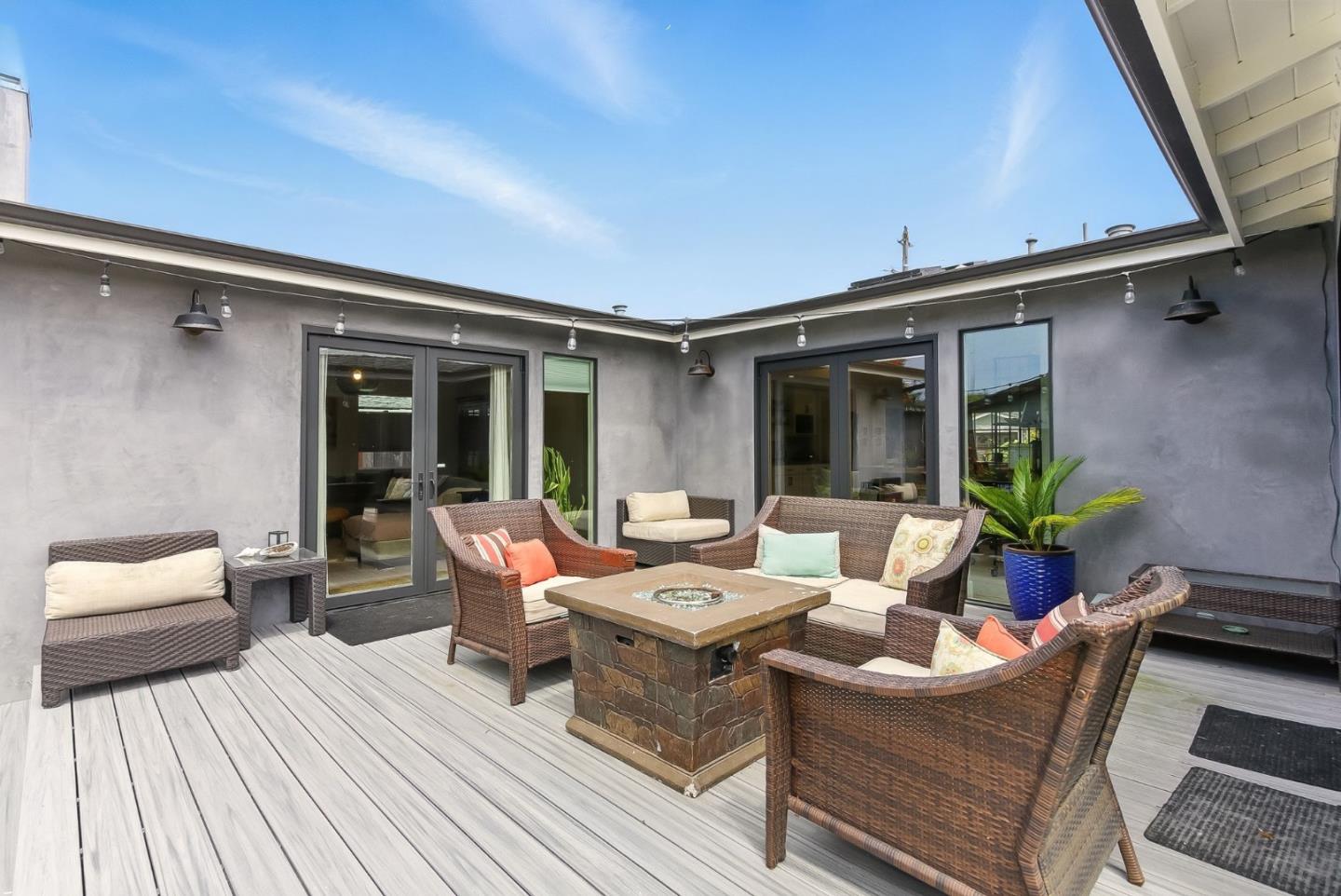 Detail Gallery Image 13 of 36 For 301 25th Ave, Santa Cruz,  CA 95062 - 3 Beds | 3 Baths